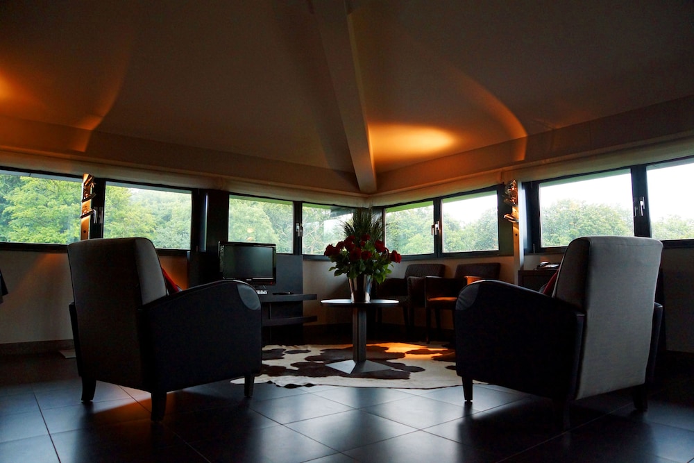 Panoramic Suite, 1 King Bed, Garden View, Tower photo 3