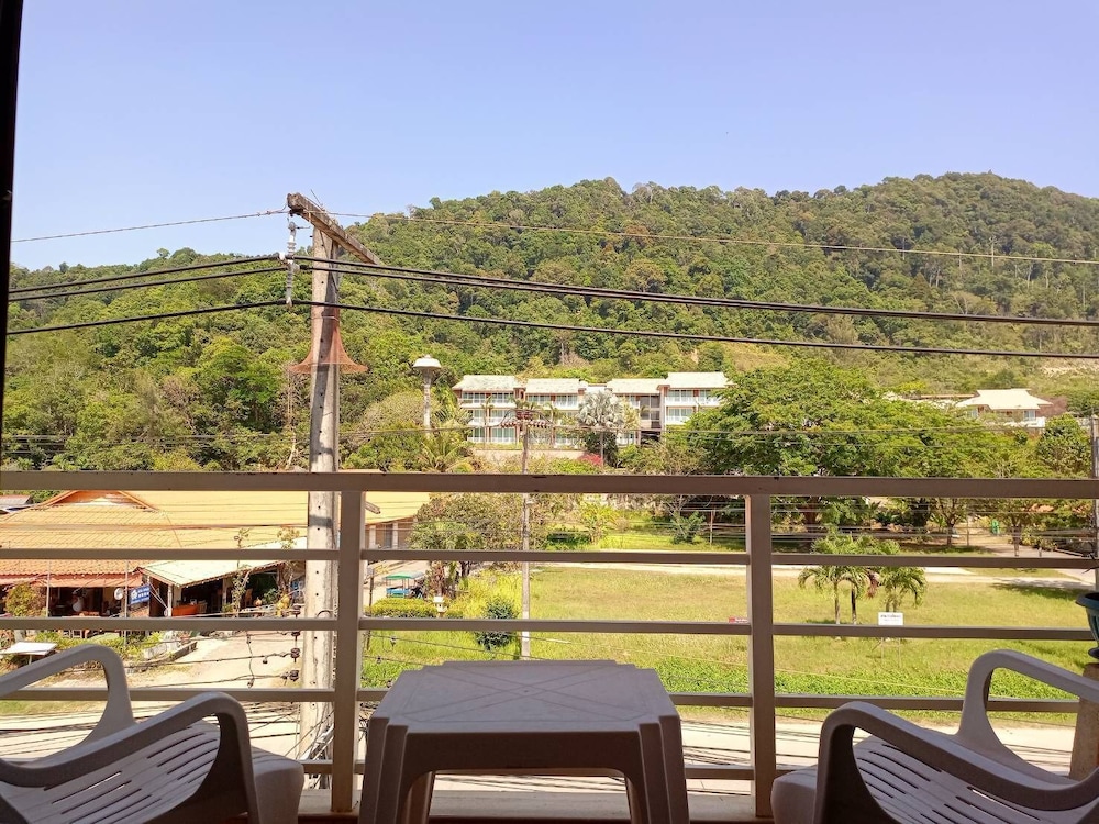 Deluxe Double Room with Balcony photo 3
