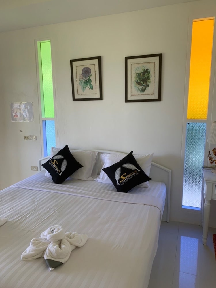 Beachfront Villa with Sea View - Photo 9