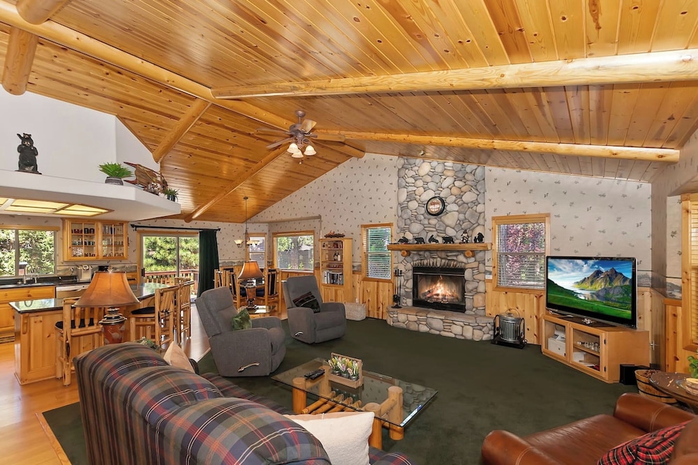 Signature Cabin, 3 Bedrooms, Fireplace, Mountain View photo 1