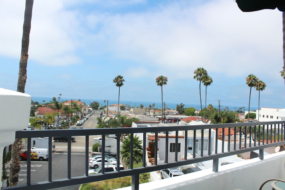 Deluxe Room, 1 King Bed, Non Smoking, Ocean View - Photo 5