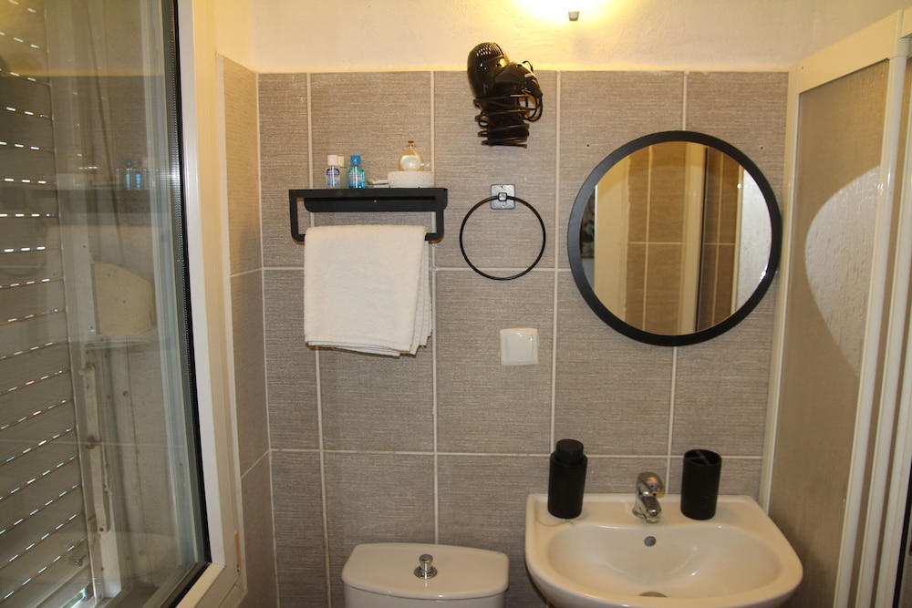 Economy Double Room photo 2