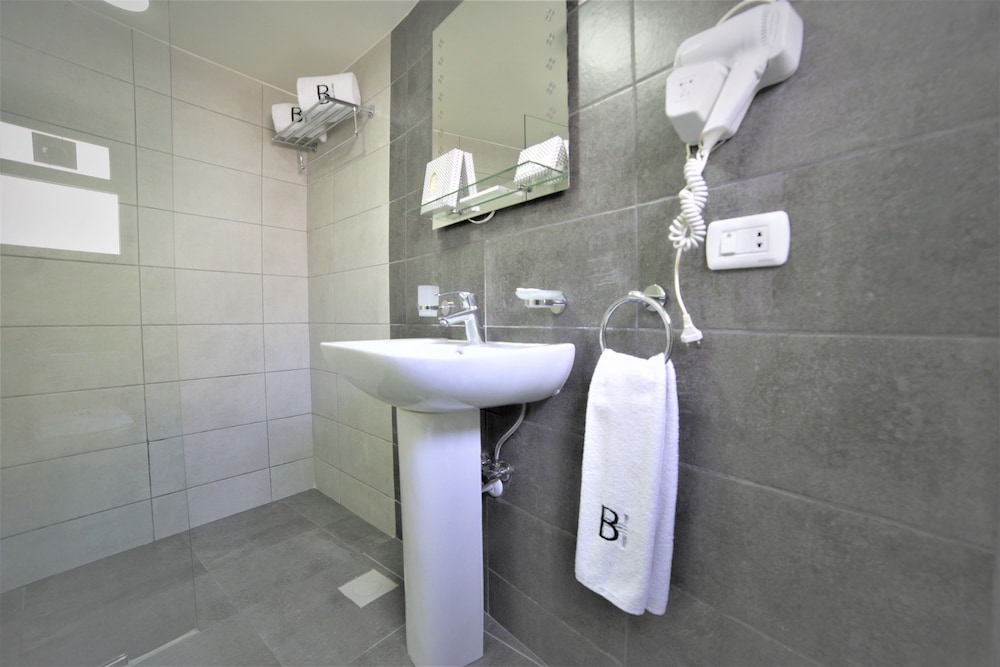 Executive Suite, City View photo 3