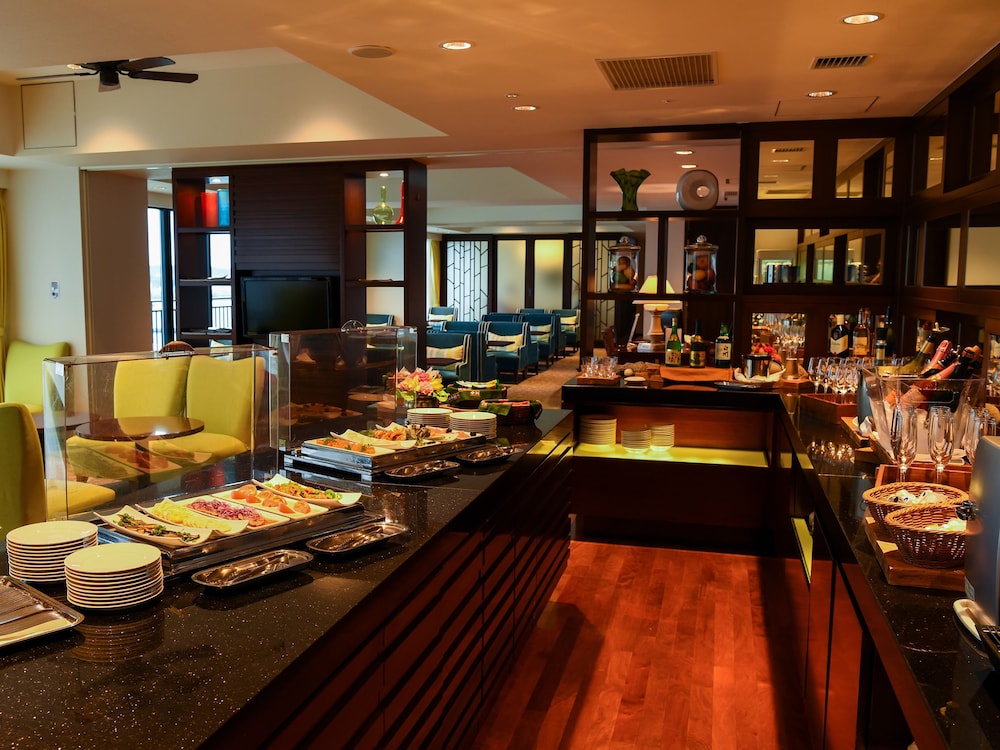 Premium Club Harbor (With Lounge Access) - Photo 5