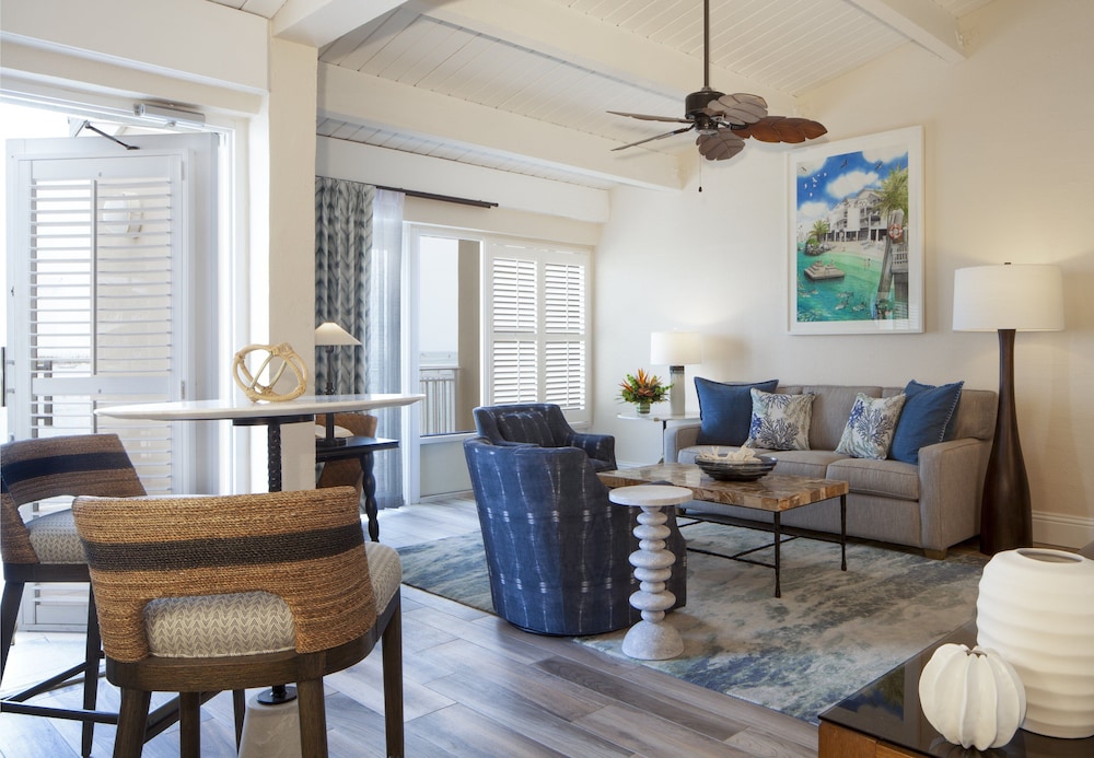 Luxury Suite, Oceanfront thumbnail 6
