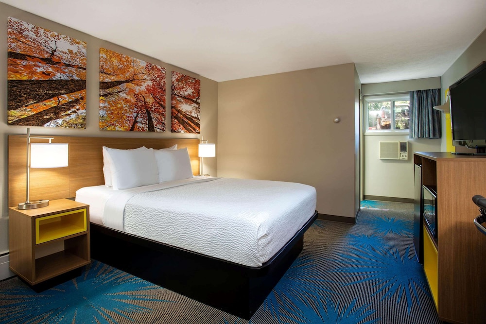 Standard Room, 1 Queen Bed - Photo 1