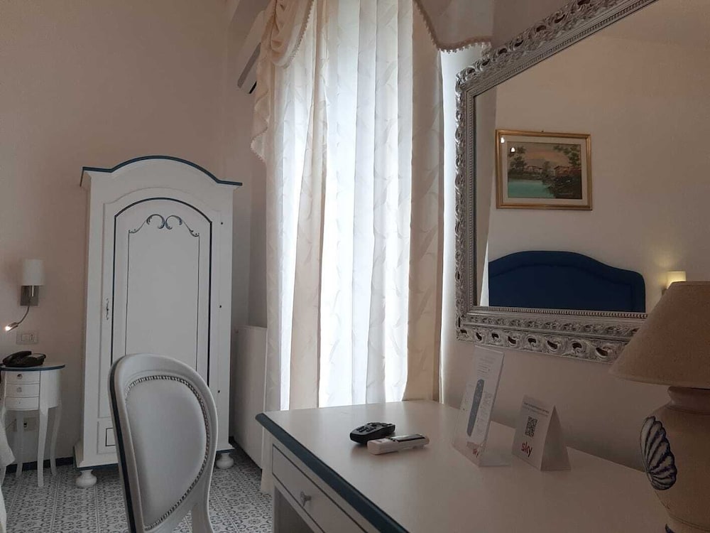 Superior Triple Room photo 2