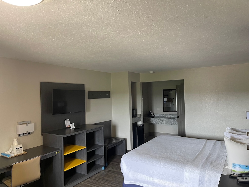 Standard Room, 2 Queen Beds, Smoking