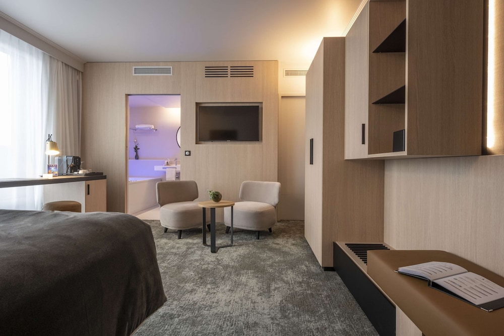 Suite, 1 King Bed, Non Smoking, Terrace - Photo 2