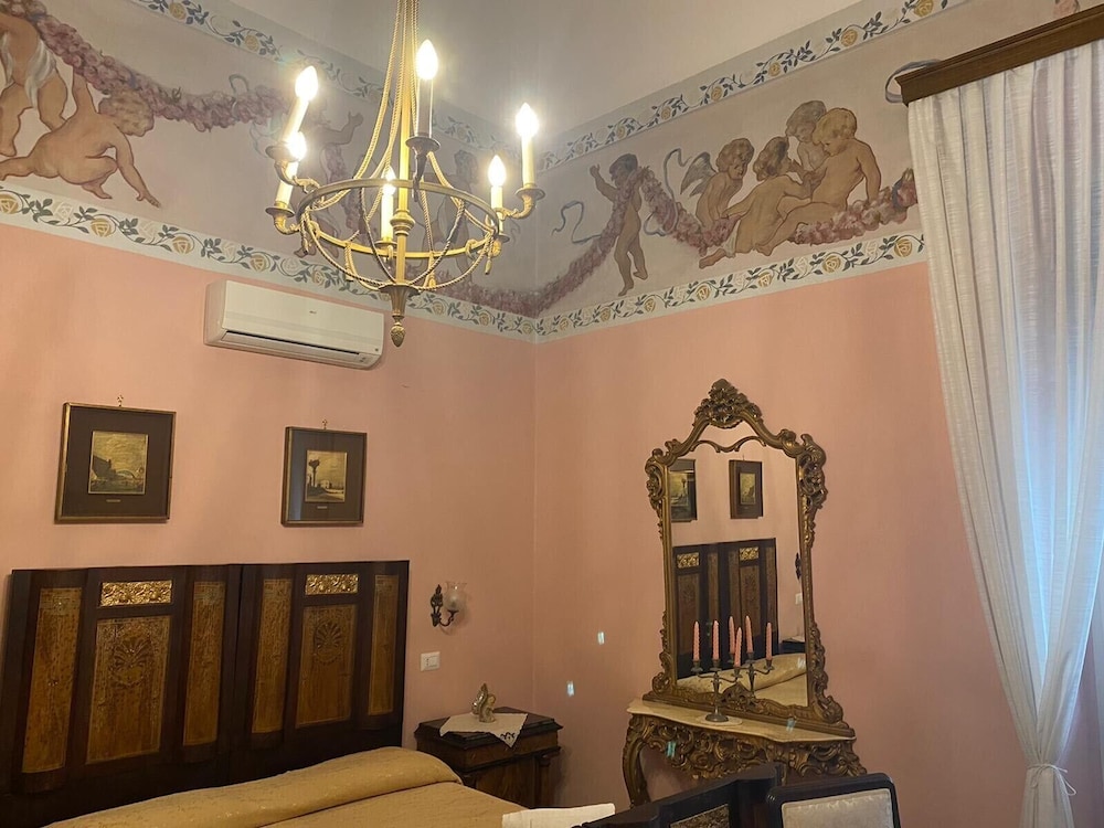 Deluxe Room, 1 Queen Bed, Balcony
