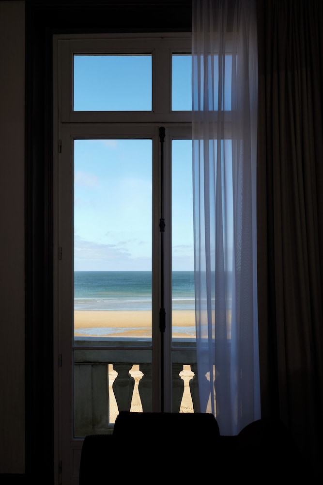 Family Room, 1 King Bed with Sofa bed, Sea View - Photo 8