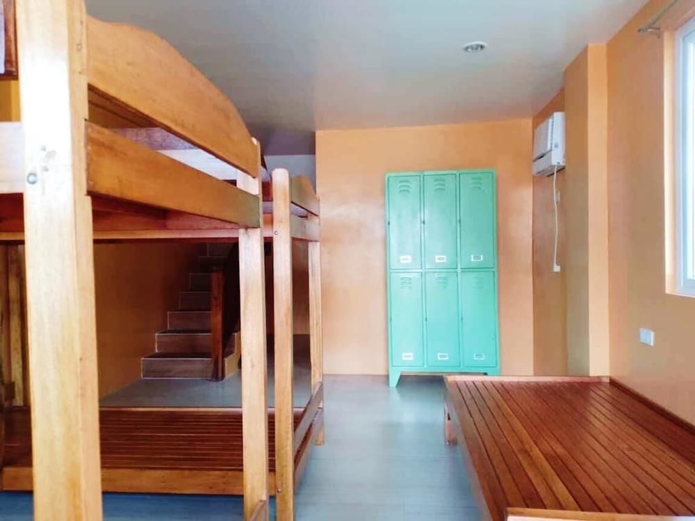 Shared Dormitory, Women Only