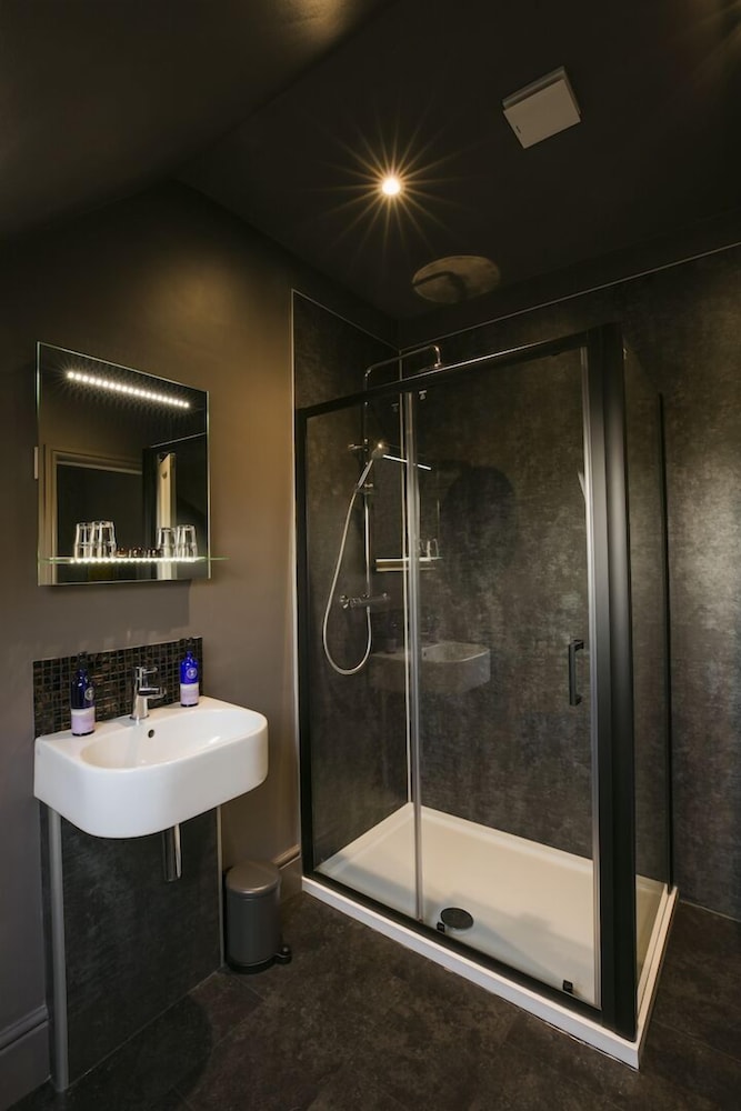 Double or Twin Room, Ensuite photo 2