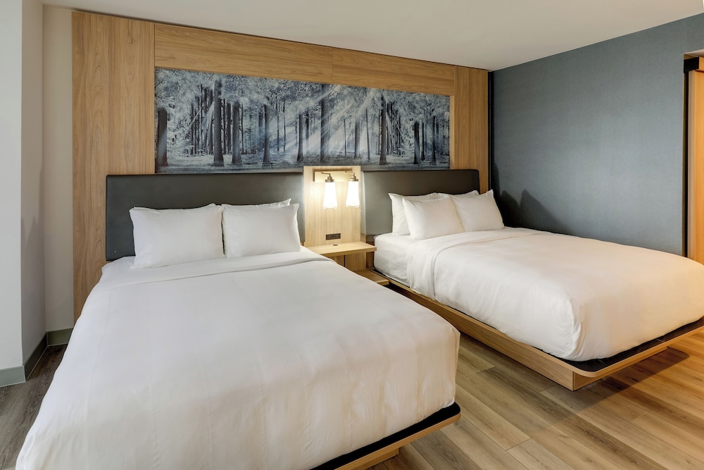 Room, 2 Queen Beds - Photo 11