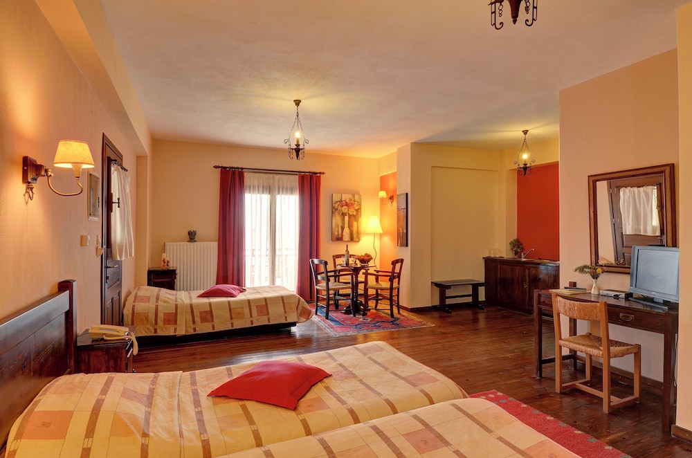 Basic Triple Room, Lake View photo 2