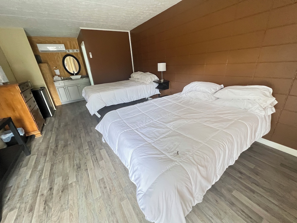 Economy Double or Twin Room photo 1