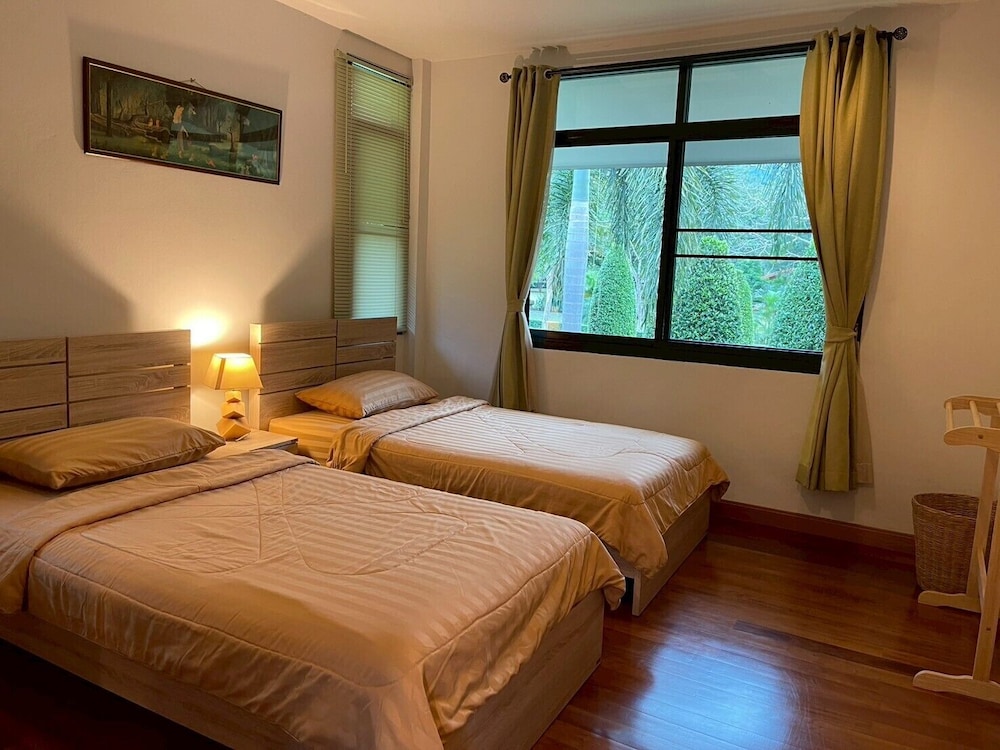 Villa, Multiple Beds