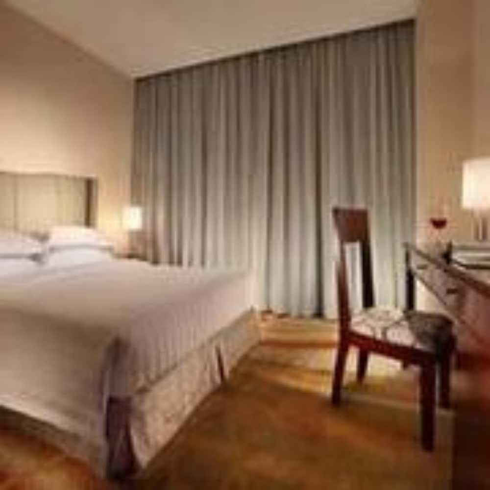 Superior Room, 1 King Bed, Non Smoking - Photo 3