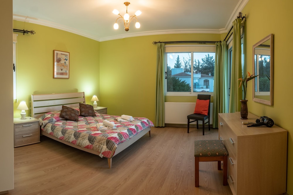 Villa photo 1