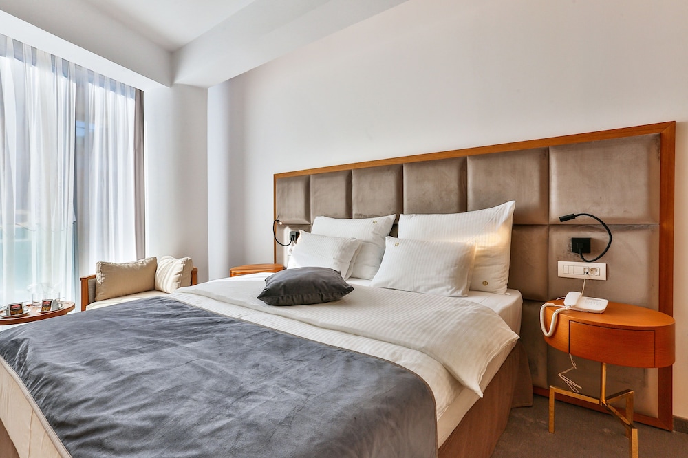 Economy Double Room, City View photo 2