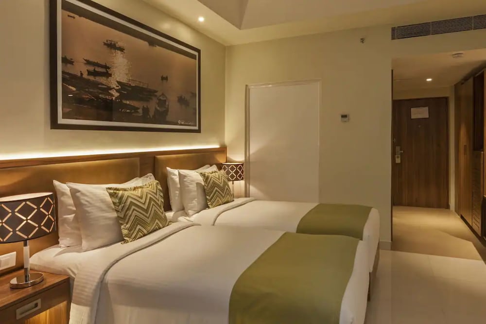 Deluxe Double Room, Multiple Beds, City View