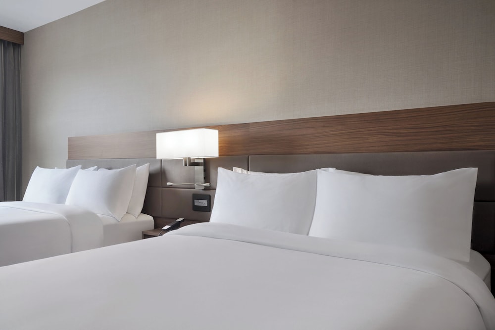 Room, 2 Queen Beds - Photo 2