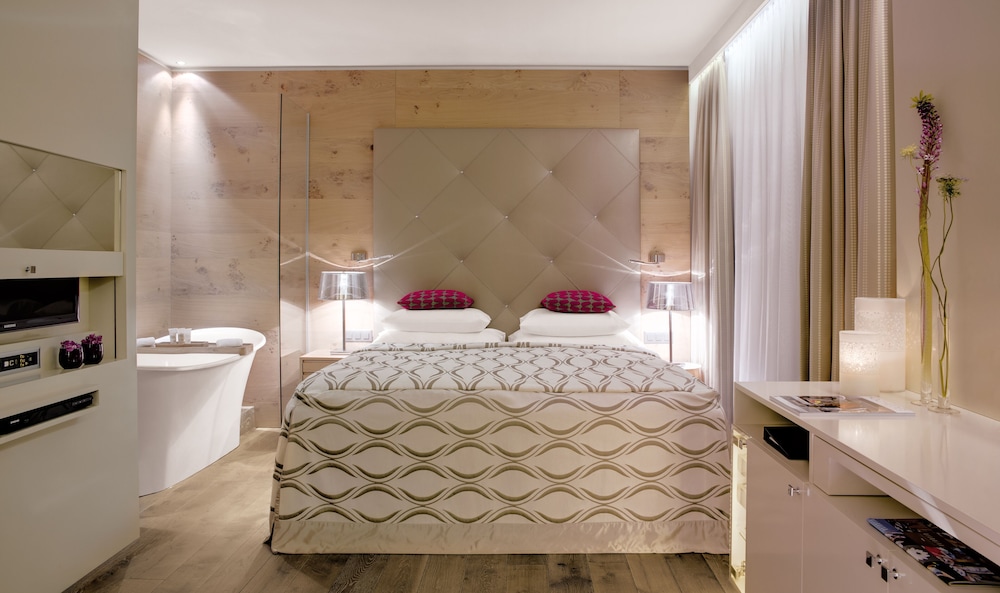Junior Suite - Photo 1