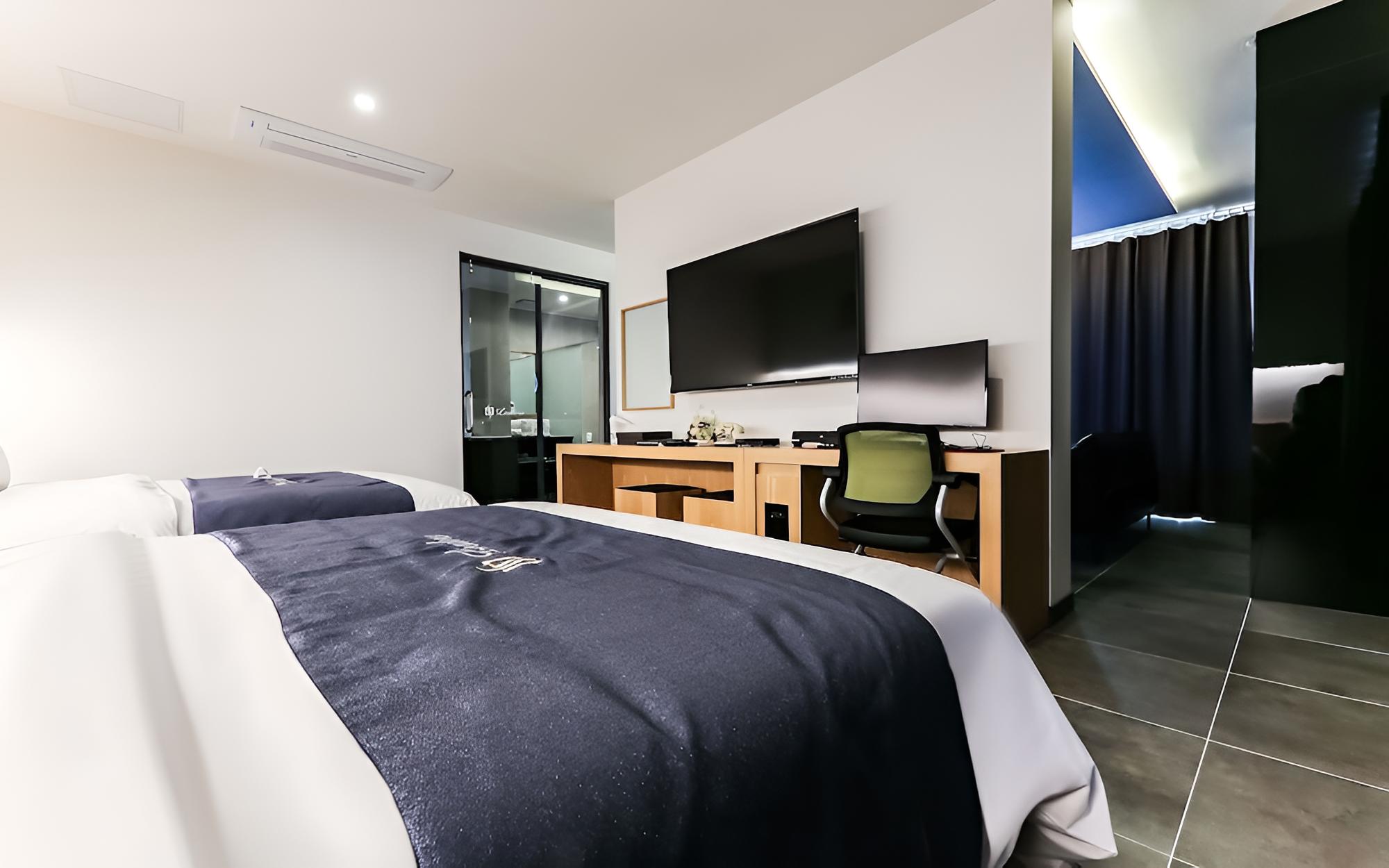 Room (Suite Party Room) photo 3