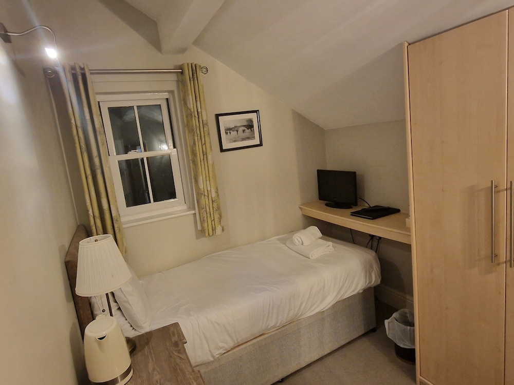 Basic Single Room photo 2