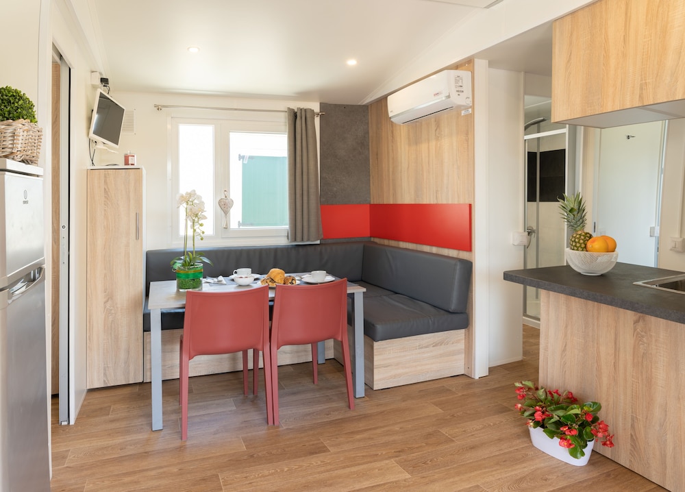 Mobile Home, Multiple Beds, 2 Bathrooms (Stromboli) photo 1