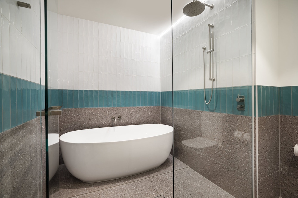 Suite, 1 Bedroom, Kitchenette, Bay View (Dining) - Photo 5