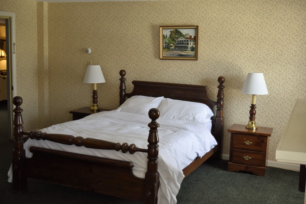 Room 7, 1 Queen Bed, Non Smoking,Private Bath photo 2