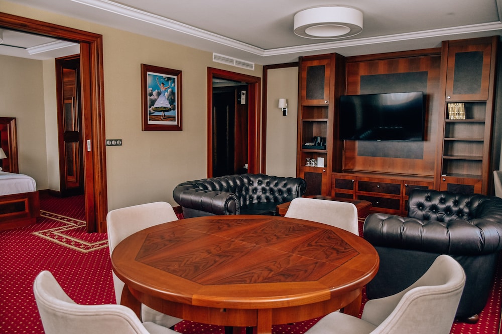 Deluxe Suite - Photo 3