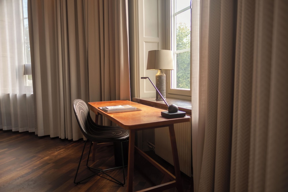 Suite, Corner