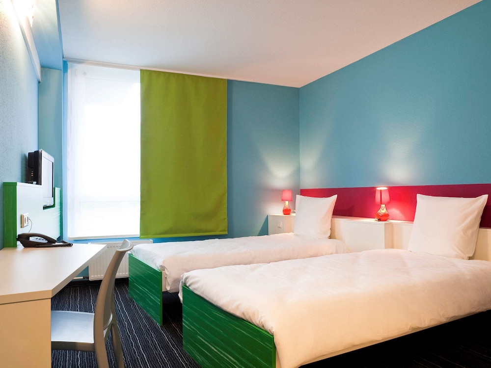 Standard Room, 2 Twin Beds - Photo 4