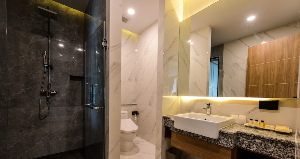 King Jacuzzi Suite - Photo 5