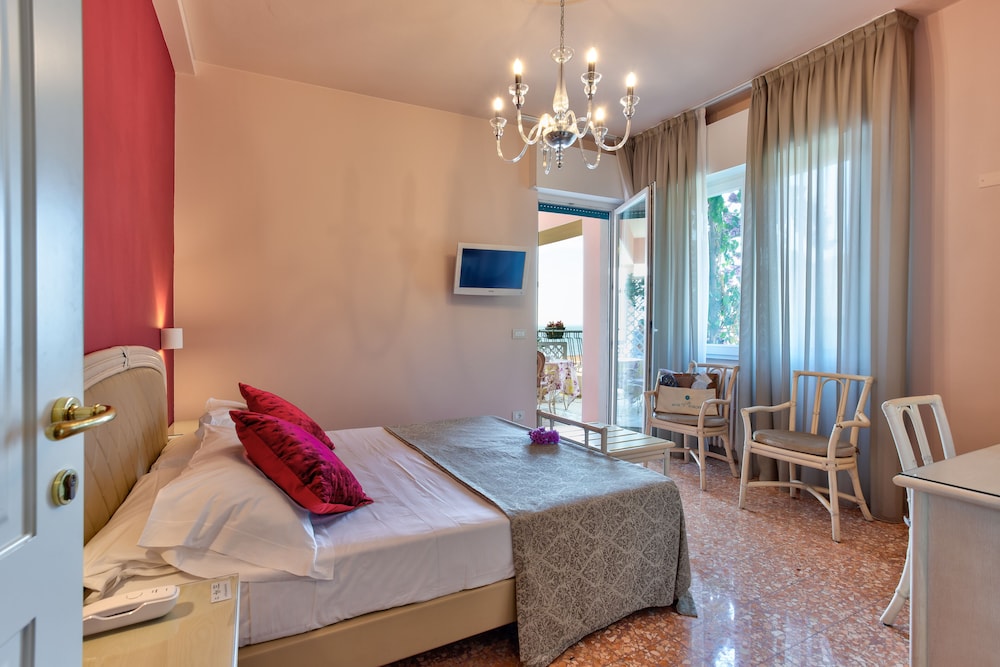 Superior Double Room, 1 Double Bed, Lake View photo 1