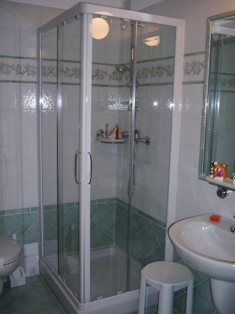 Classic Double or Twin Room photo 3