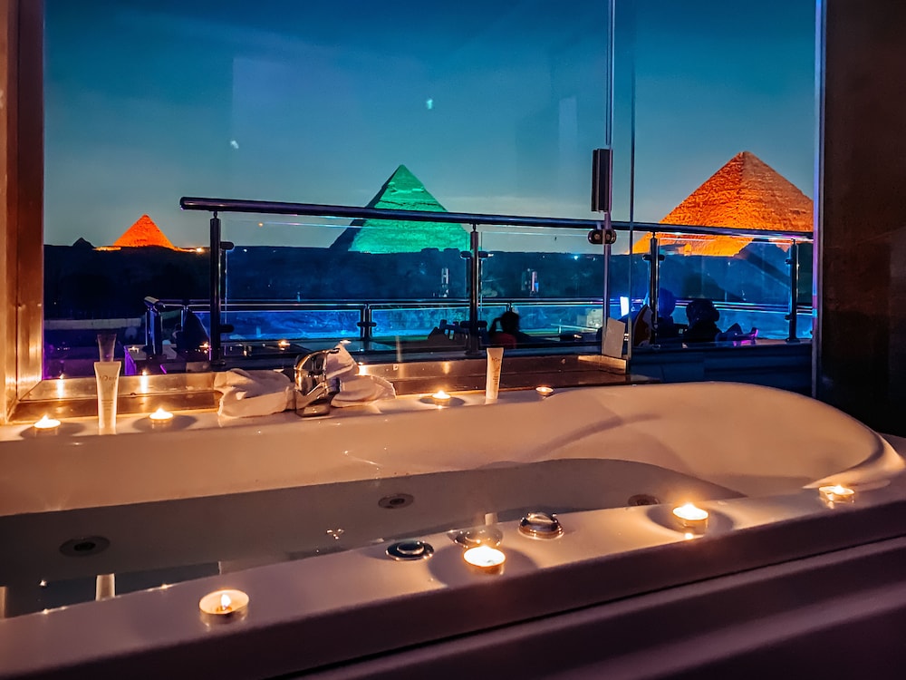 Deluxe King Suite With Pyramids View photo 2