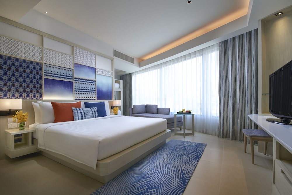 Deluxe Room, 1 King Bed (Family) - Photo 8