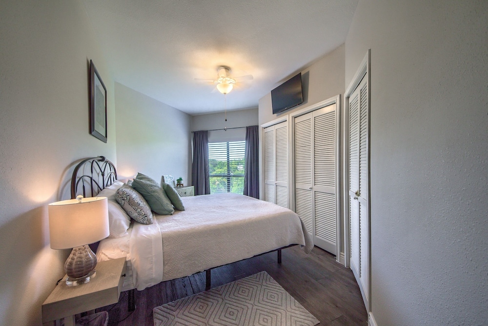 Condo, 2 Bedrooms