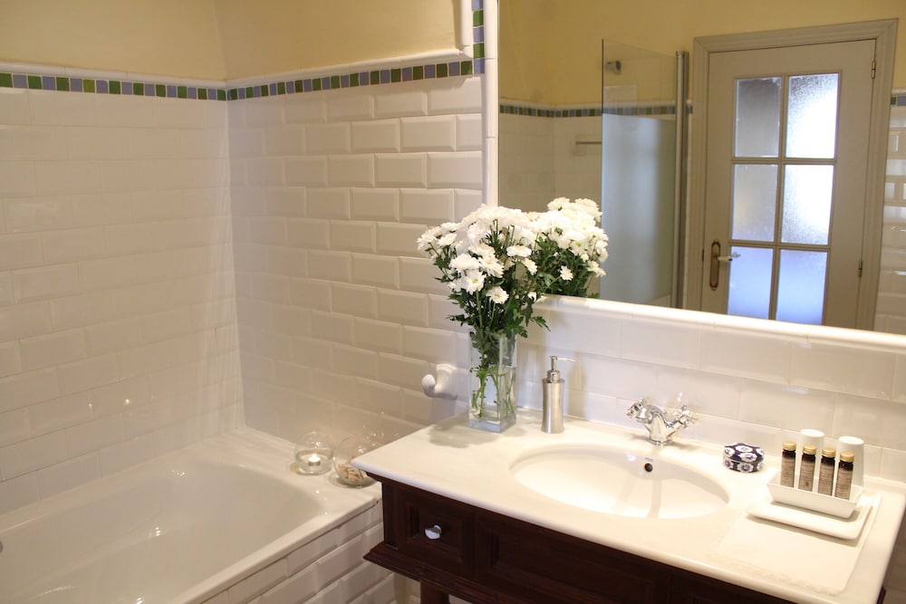 Superior Double or Twin Room, Ensuite - Photo 3