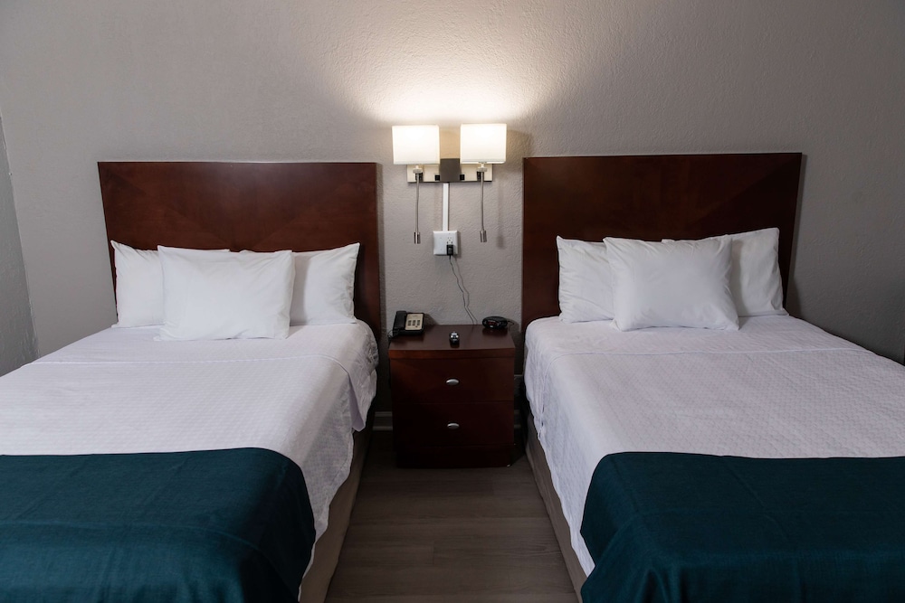 Standard Room, 2 Double Beds, Non Smoking, Kitchenette - Photo 3