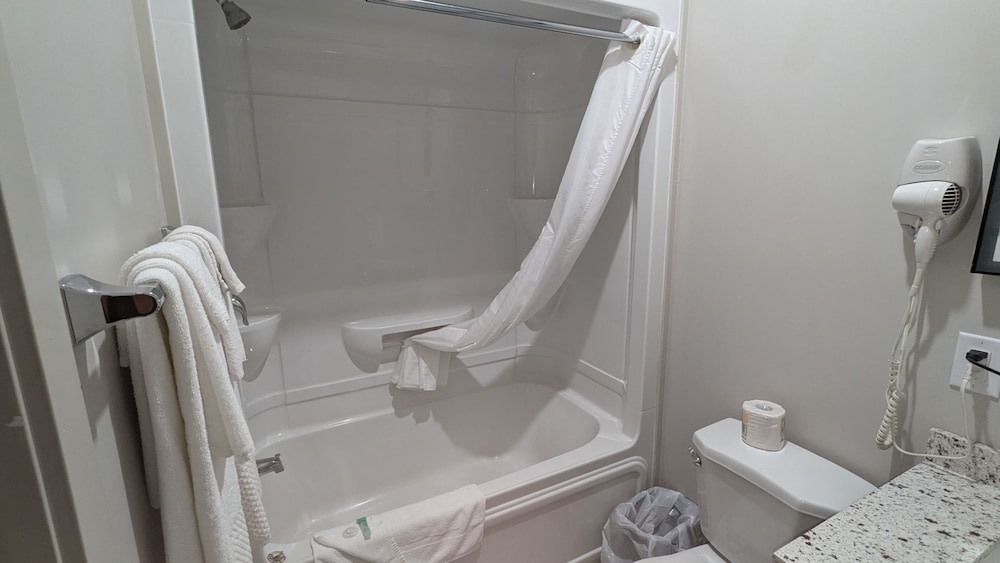 Standard Room, 2 Queen Beds, Non Smoking - Photo 2