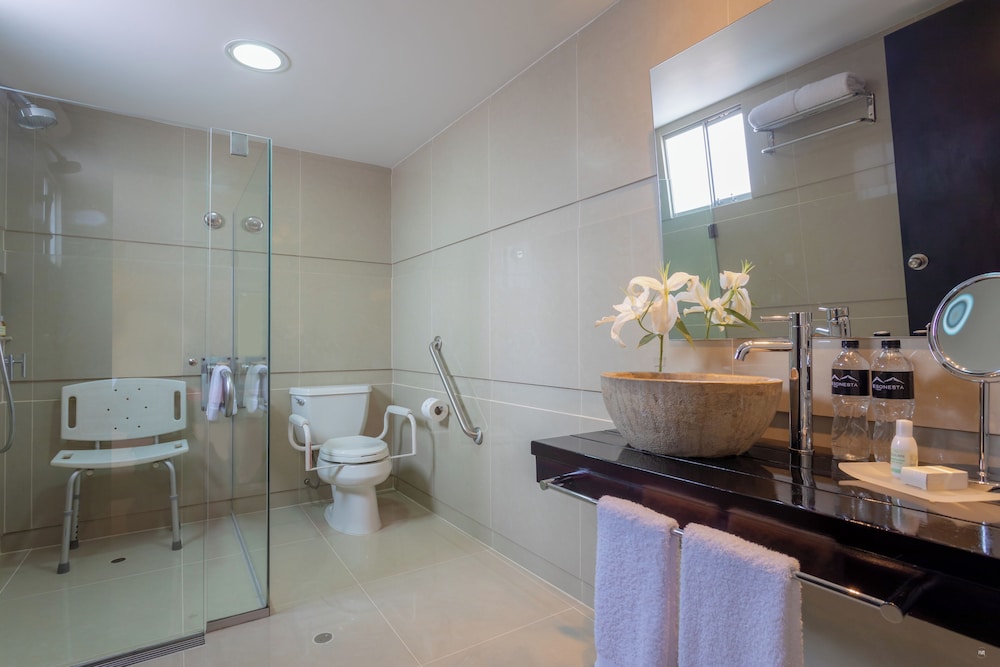 Standard Twin Room - Photo 11