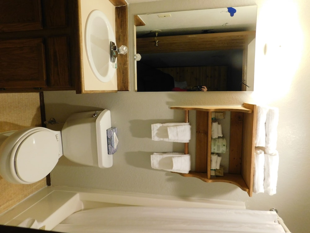 Standard Room, 2 Queen Beds photo 2