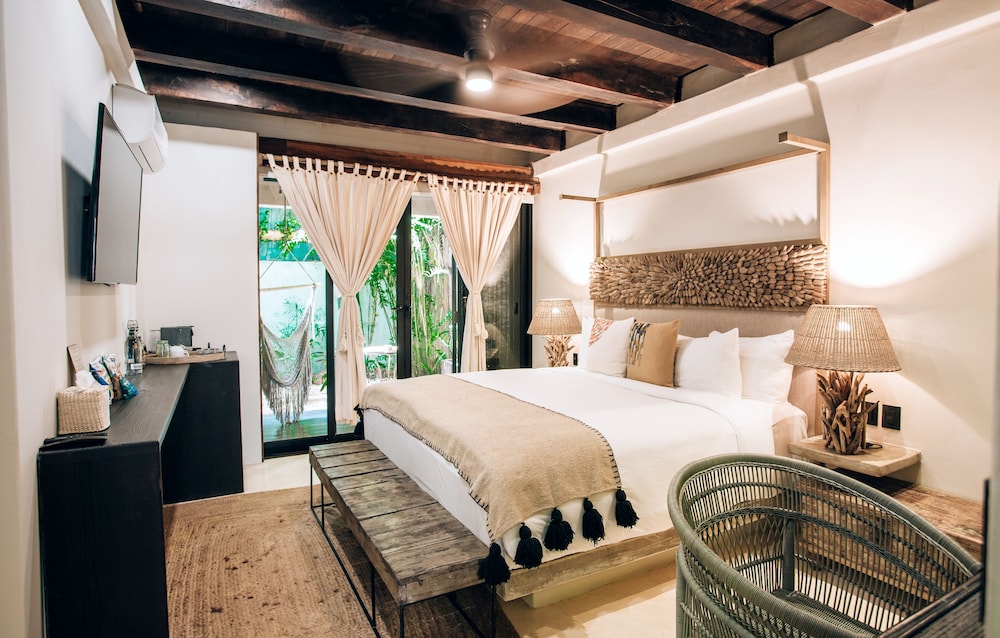 Garden Suite w/private bathtub