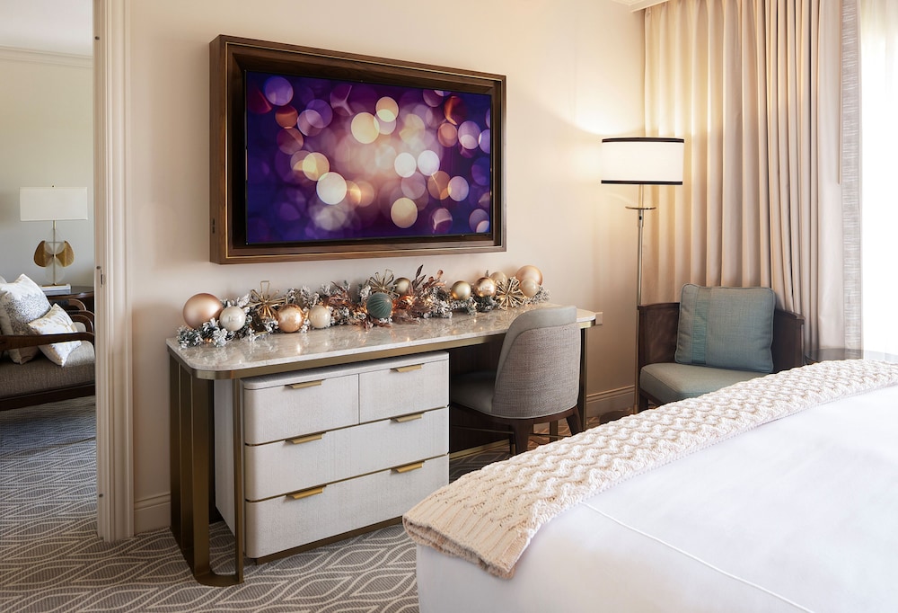 Deluxe Suite, 1 King Bed (Nutcracker)