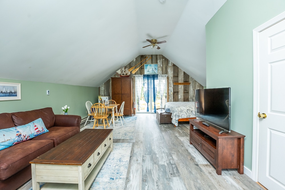 Standard Suite, Non Smoking (Sail Loft - No Pets) photo 1