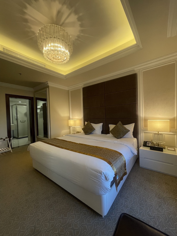 Superior Suite - Photo 6